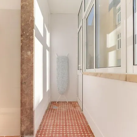 Portucale ! Olaias Design With Terrace Apartment *