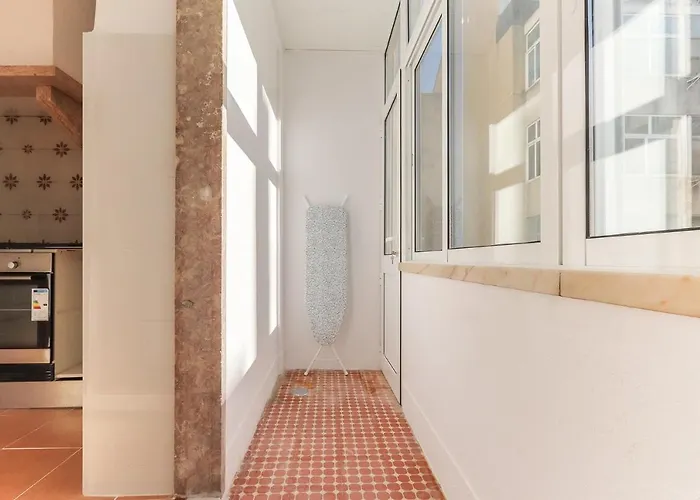 Portucale ! Olaias Design With Terrace Apartment *